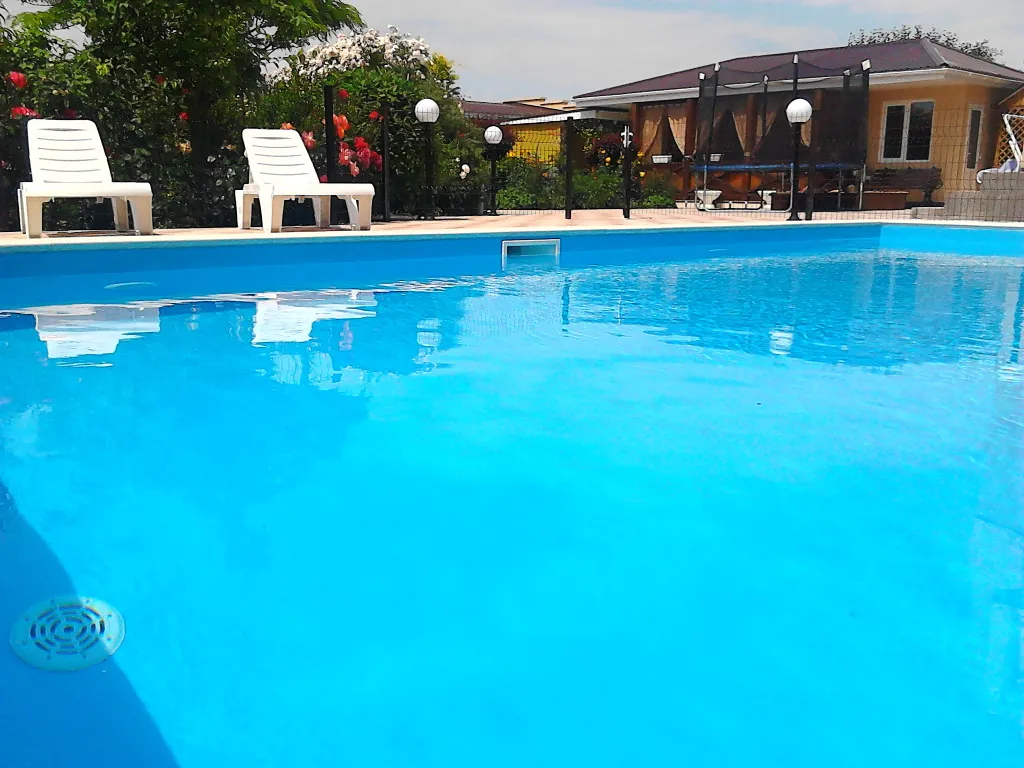 Коттедж с видом на бассейн