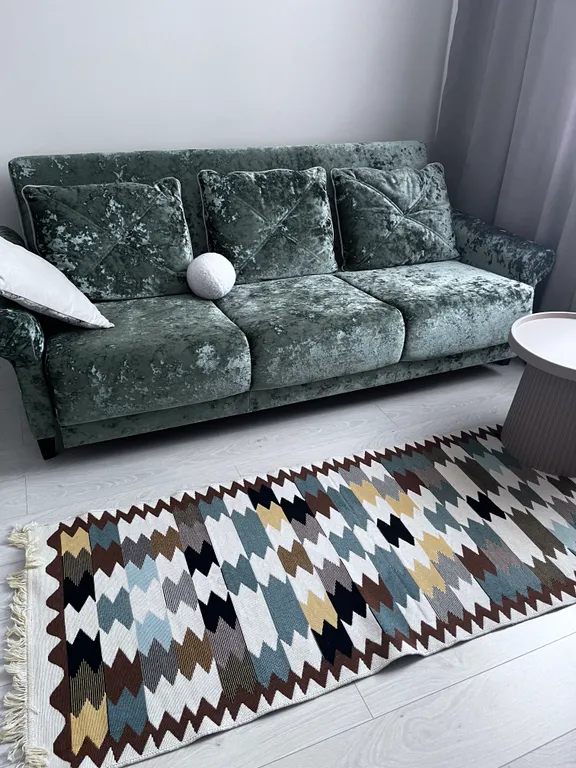 Квартира Квартира с новым ремонтом на первом этаже окна выходят на парковку — Элиста