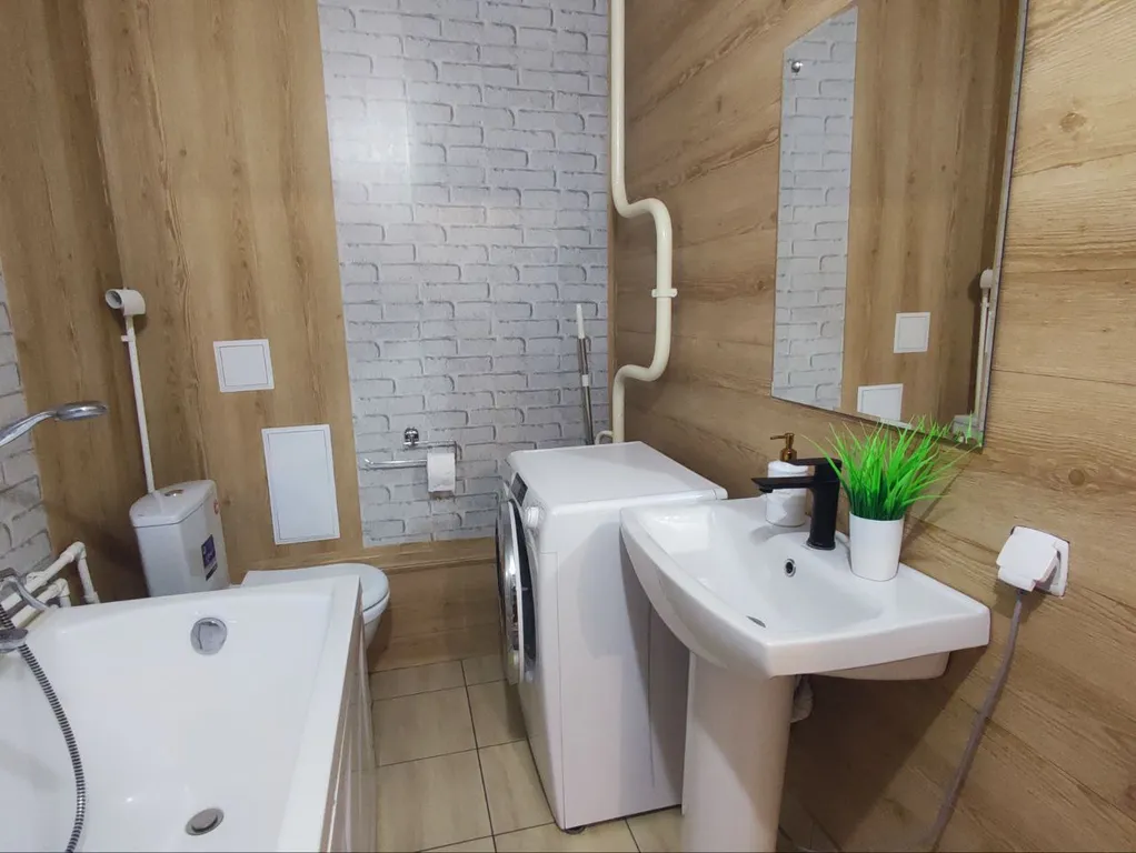 Уютная солнечная студия + спальня в 5 минутах пешком до Термы Вода