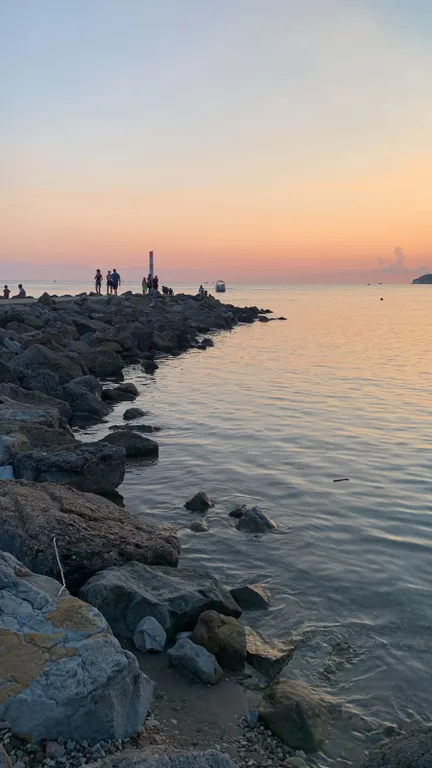 Двухкомнатный домик в 250 метрах от моря в тени деревьев