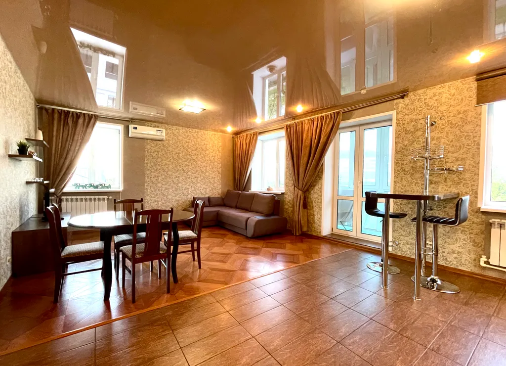 Видовые трёхкомнатные апартаменты на Набережной