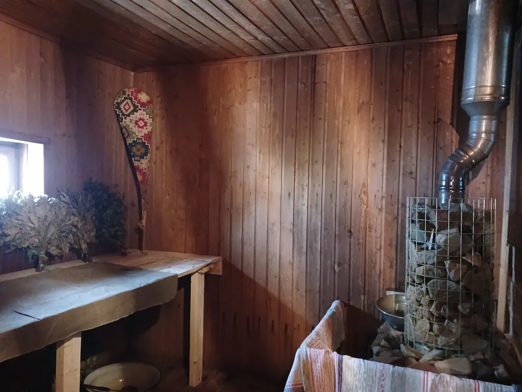 Дом у леса с камином на окраине для отдыха души и тела