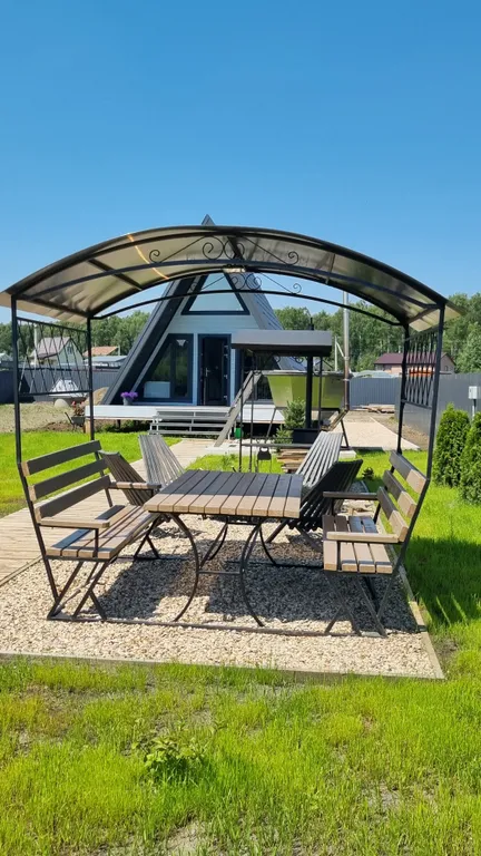 Домик у озера