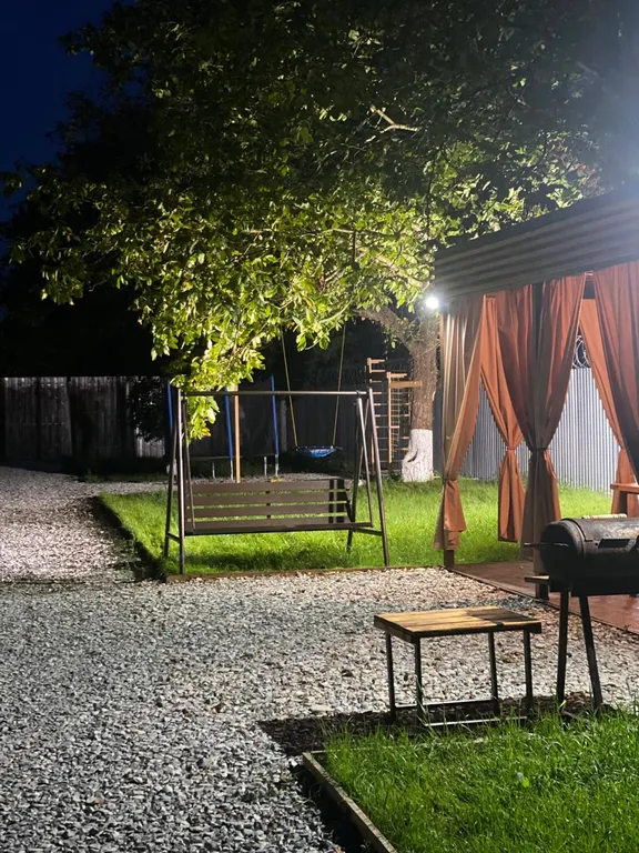 Глэмпинг Берег Леса рядом с горной рекой у леса, вблизи Чёрного моря