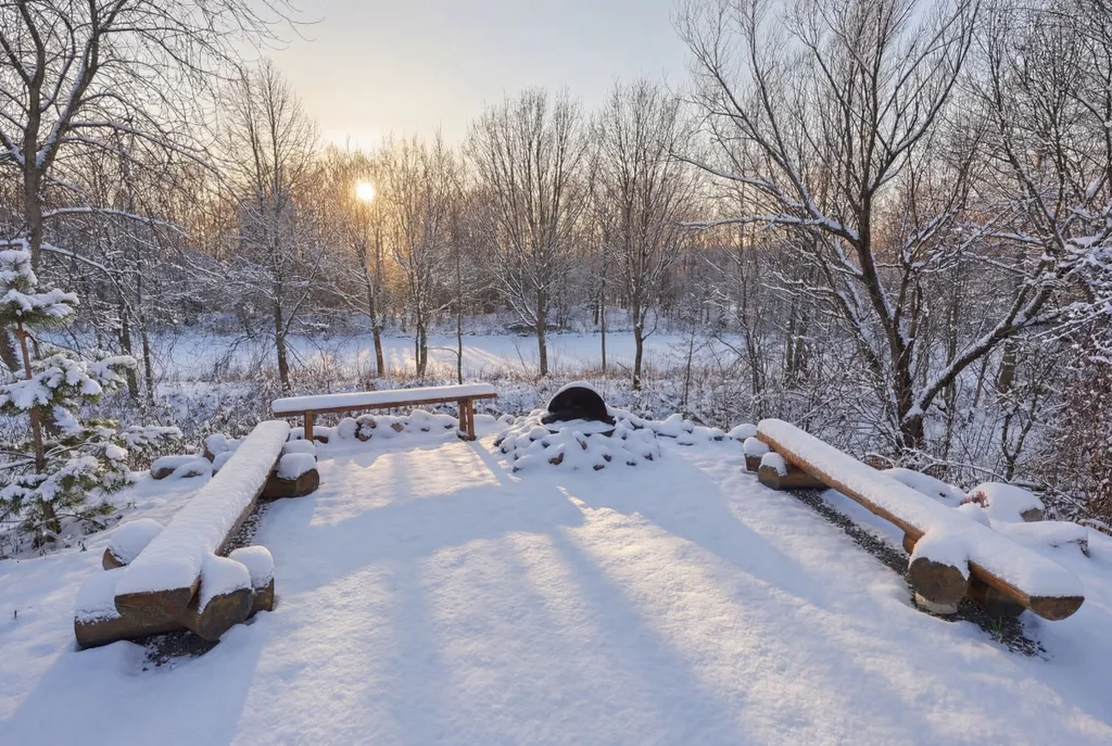 Коттедж Коттедж, современный одноэтажный дом с мансардой — Ногинск