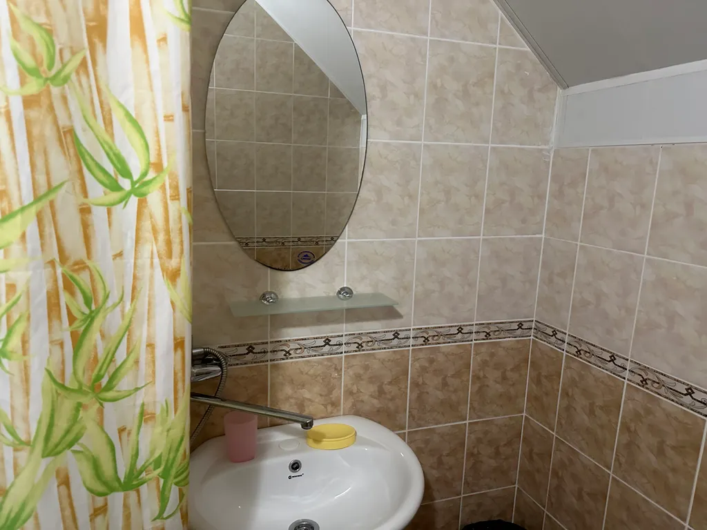 Квартира Квартира Трехместный номер 3 в частном доме Лужайка — Лазаревское