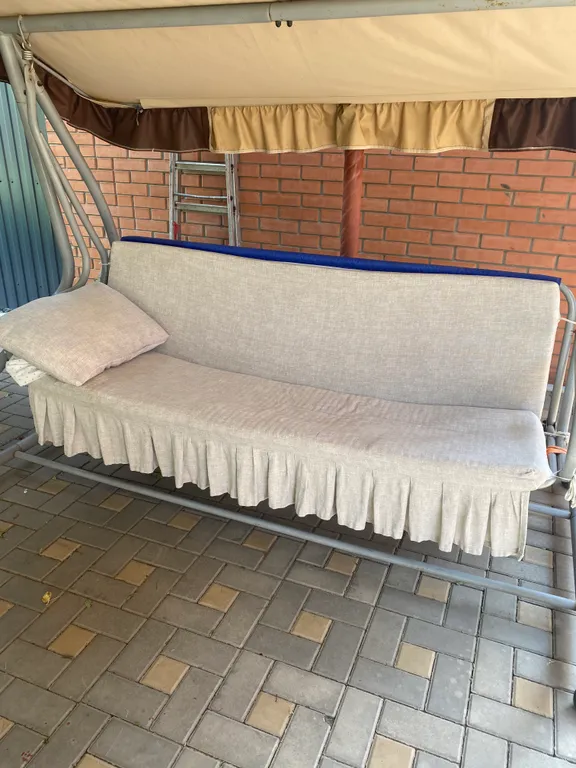 Комната - все имеется для проживания, отдельный вход