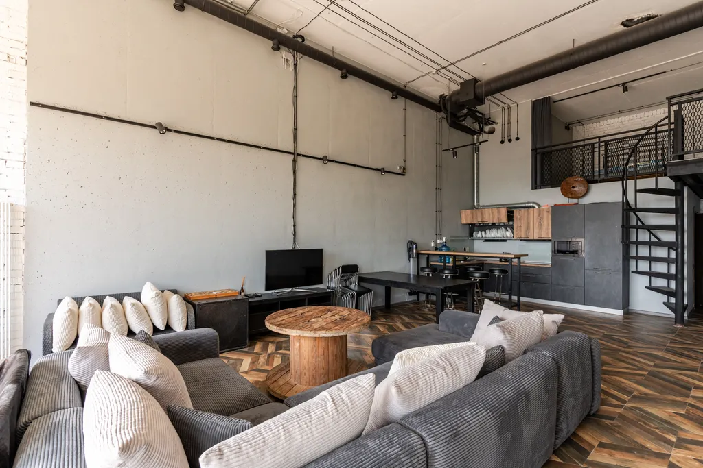 Эллинг на берегу моря