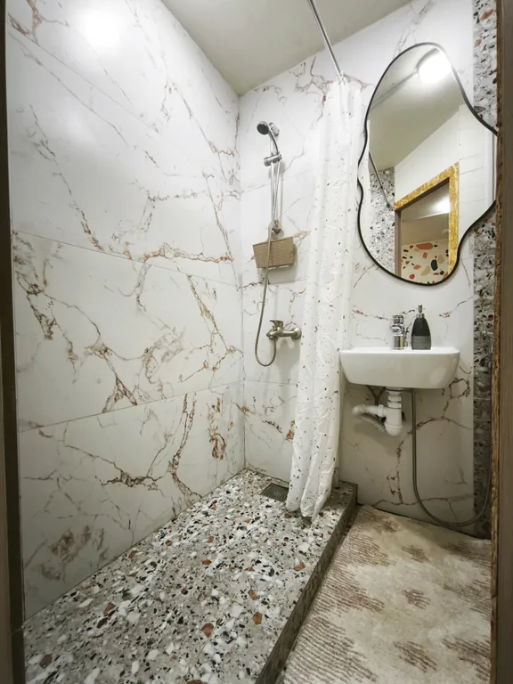 Уютное местечко над пиццерией