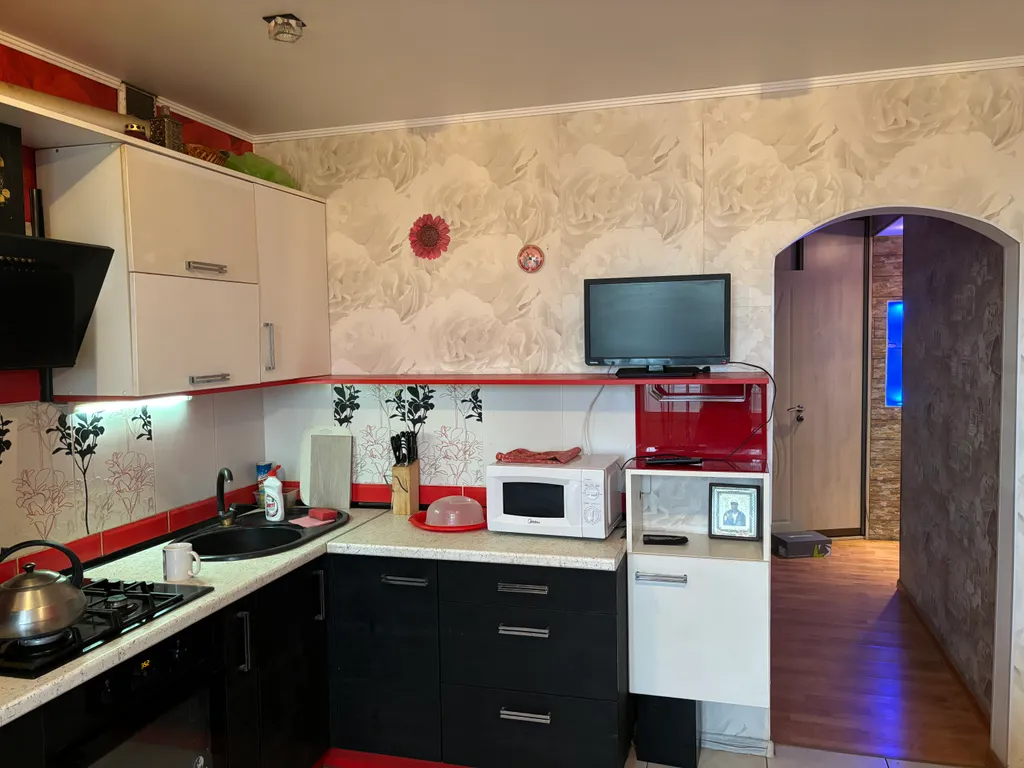 Трехкомнатная просторная квартира с хорошим ремонтом и планировкой