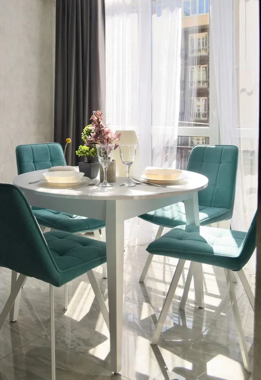 Апартамент с панорамными окнами и очками виртуальной реальности