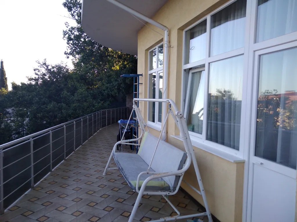 Двухкомнатная квартира с большой видовой террасой, отдельным входом