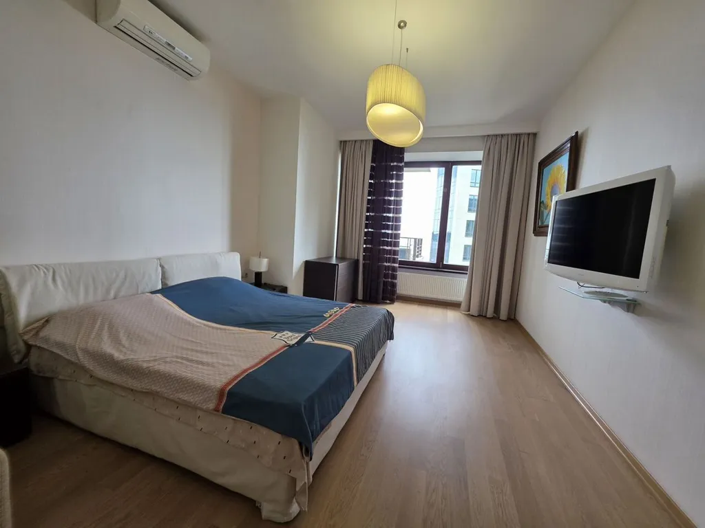 Просторная двухкомнатная квартира с видом на море