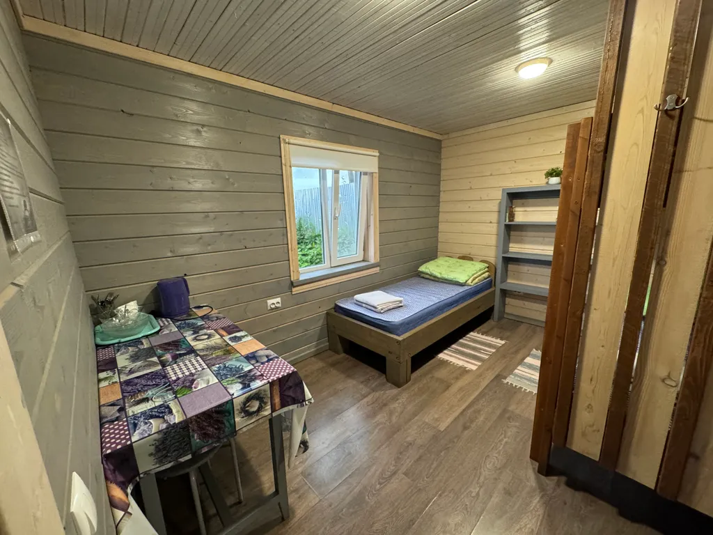 Полдома на берегу озера на базе кемпинга