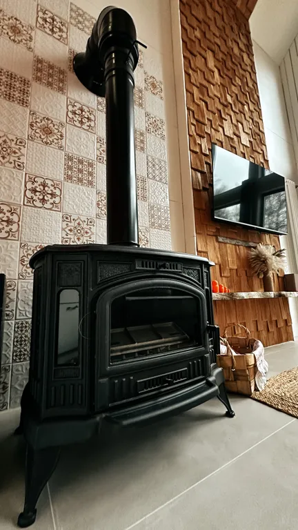 Коттедж Уютный дом с камином, чаном, мангальной зоной, видом на лес — Семеновское