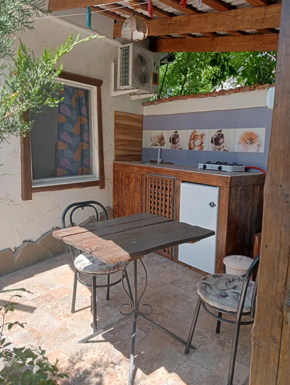 Отдельный трехместый домик с кухней -беседкой