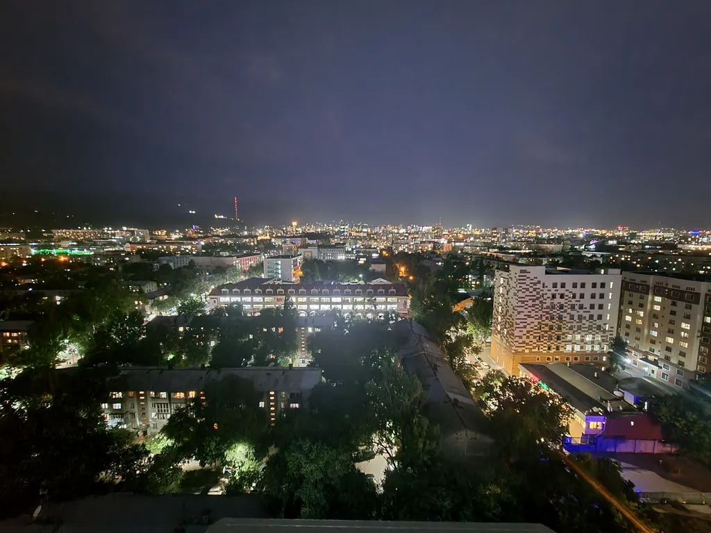 Современный апартамент в центре с видом на город и горы у метро