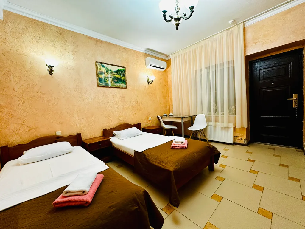 Квартира Квартира Уютные номера на 1 этаже в гостевом доме Эльбрус на 1 линии в Адлере — Адлер