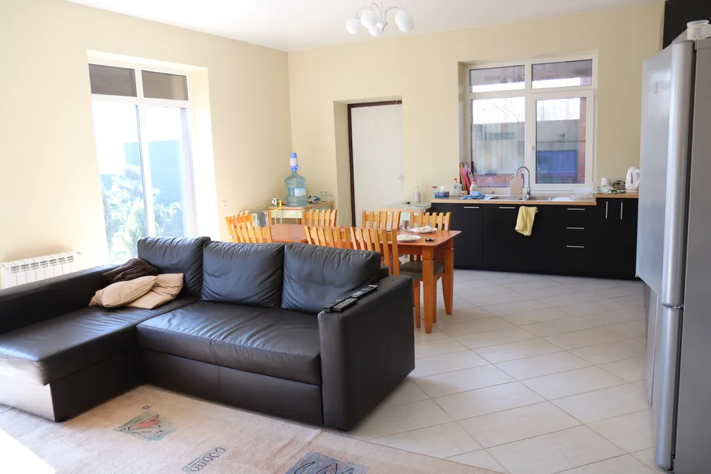 Загородный дом-шале "Pinebrook", аренда, у реки Дон. Сезонный бассейн.