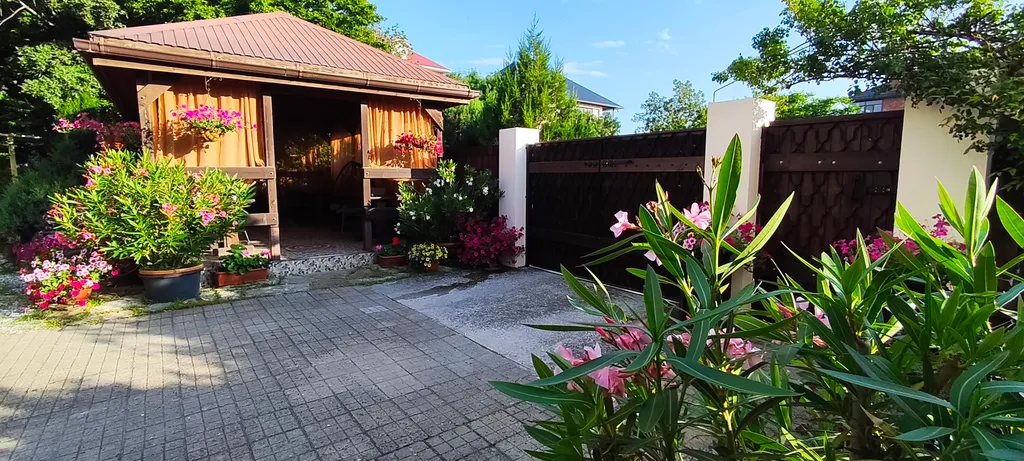 Квартира Квартира Большой и солнечный номер на втором этаже со своей кухней — Геленджик