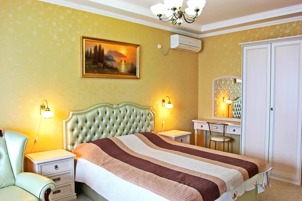 Дом с бассейном