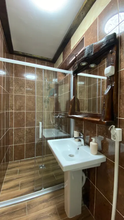 Двухкомнатный семейный одноэтажный дом с двумя ванными комнатами