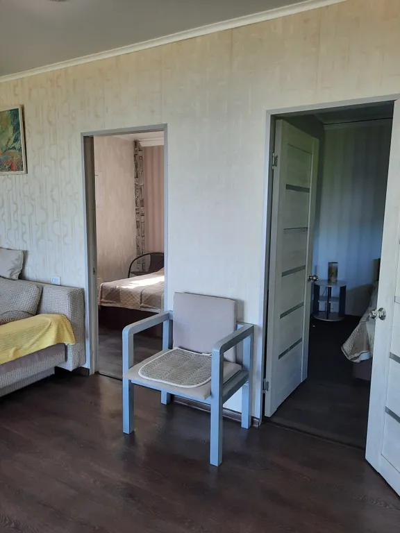 Домик на берегу Волги, на опушке леса