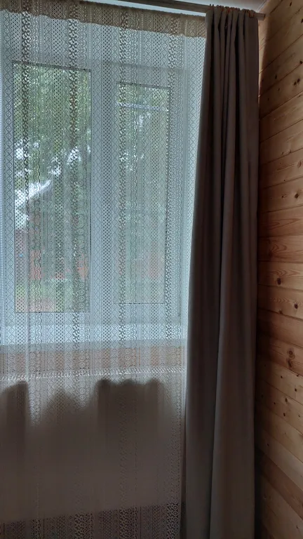 Домик в черте города рядом с озером