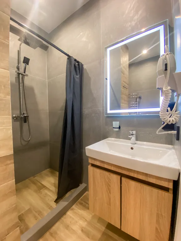 Просторная квартира с балконом вблизи подъемника