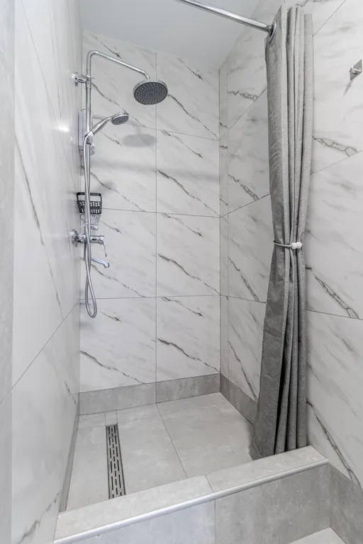 Кто ценит комфорт: новая мебель, техника, бельё