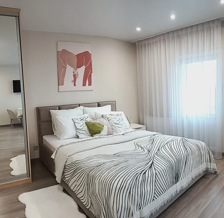 Светлая студия в центре