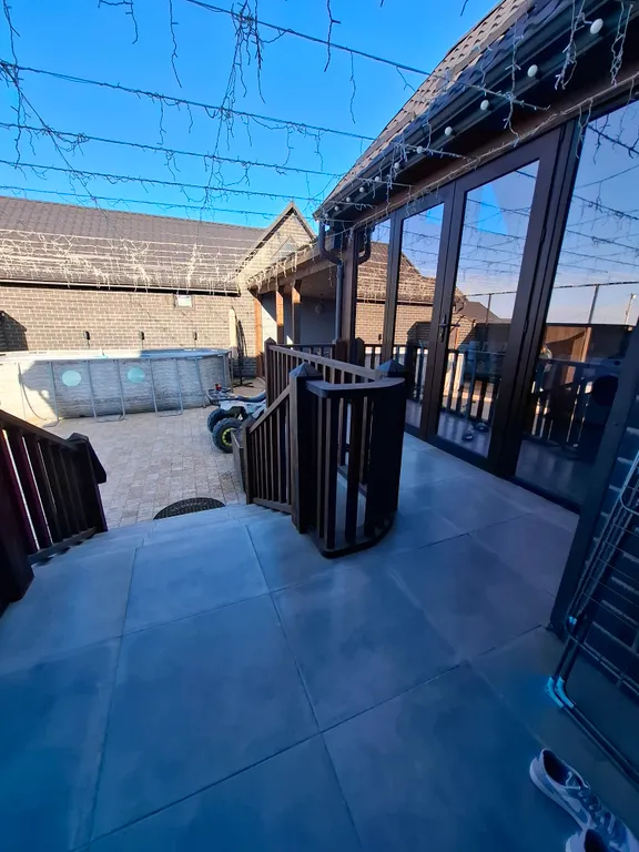 Семейный дом на берегу моря