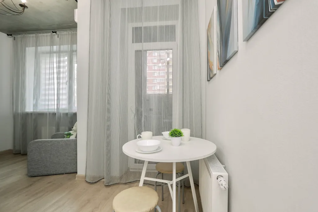 Милeйшaя студия с балконoм в центре гоpодa