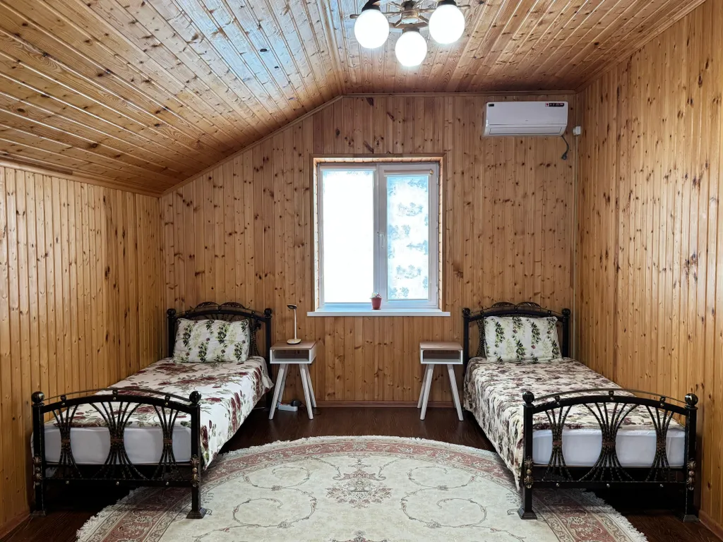 Двухэтажный уютный коттедж на берегу моря с садом