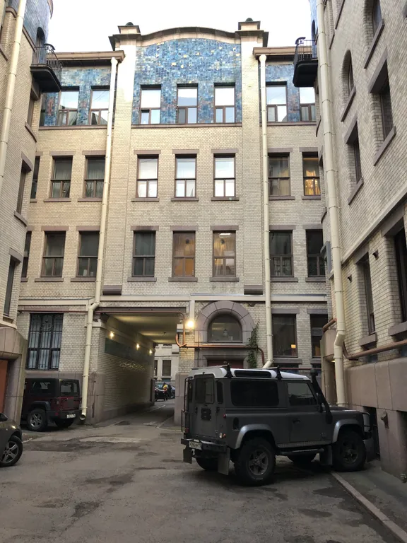 Квартира Двухуровневая комната  в знаменитом Доме Бажанова — Санкт-Петербург