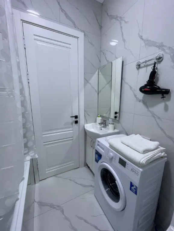 Квартира 1-комнатная квартира рядом с Мегой с видом на горы — Алматы