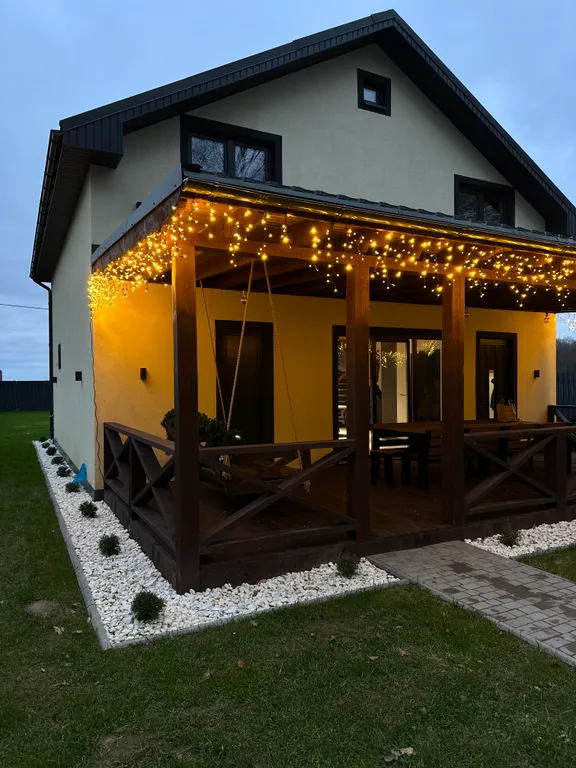 Дом в лесу с баней и бассейном