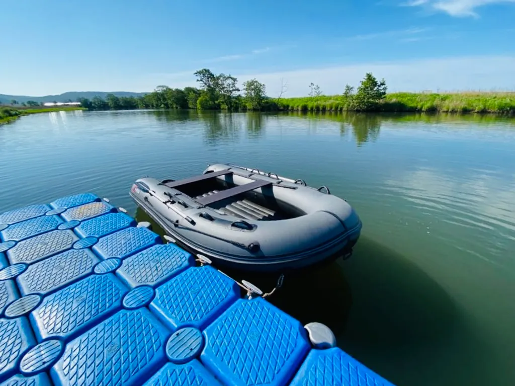 Wanderlust: загородный дом у реки с баней и джакузи