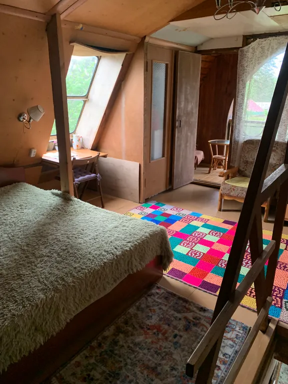 Живописный дом на природе недалеко от города