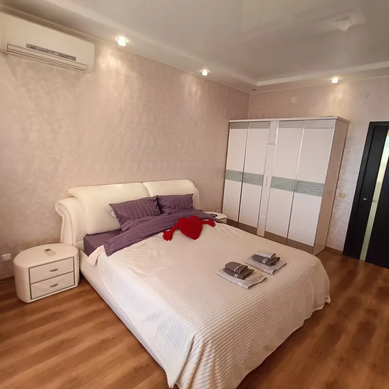 Уютная трёхкомнатная квартира с видом на залив в центре города