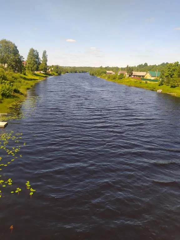 Домик у реки