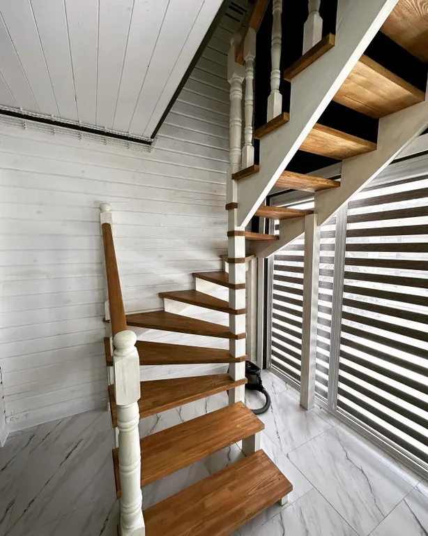 Уютный брусовый дом на берегу