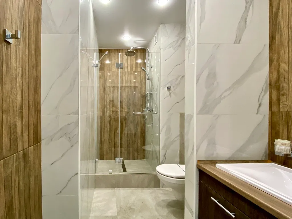 Просторная дизайнерская евродвушка бизнес-класса в центре