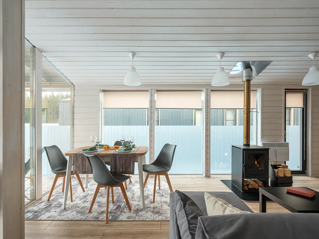 Уютный семейный дом с камином