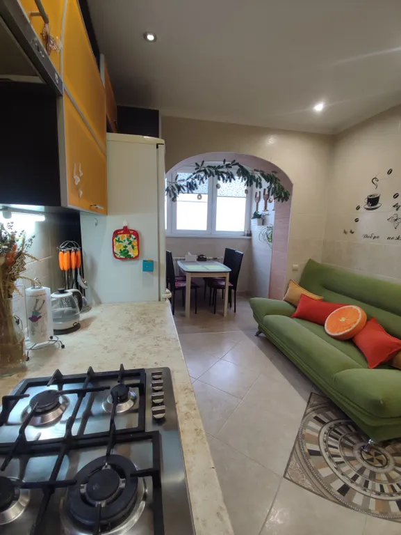 Трешка в центре города с охраняемой парковкой