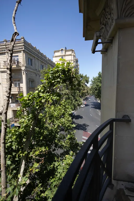 Комфортная квартира на торговой с двумя балконами