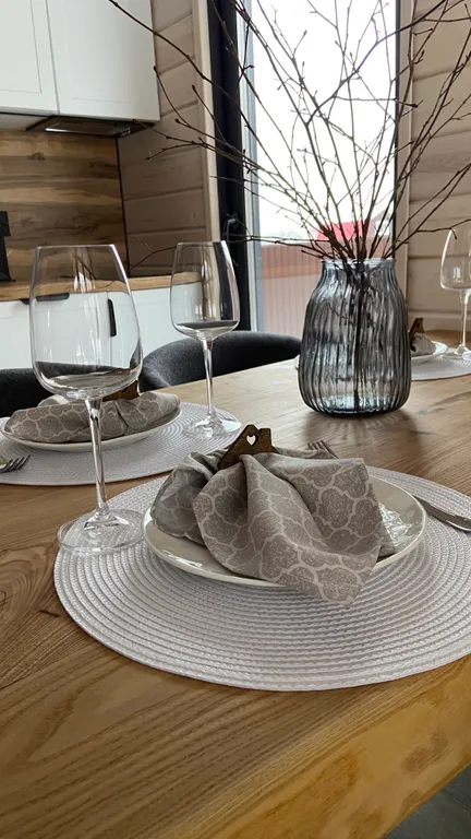 Gray дом в стиле барнхаус с видом на лес