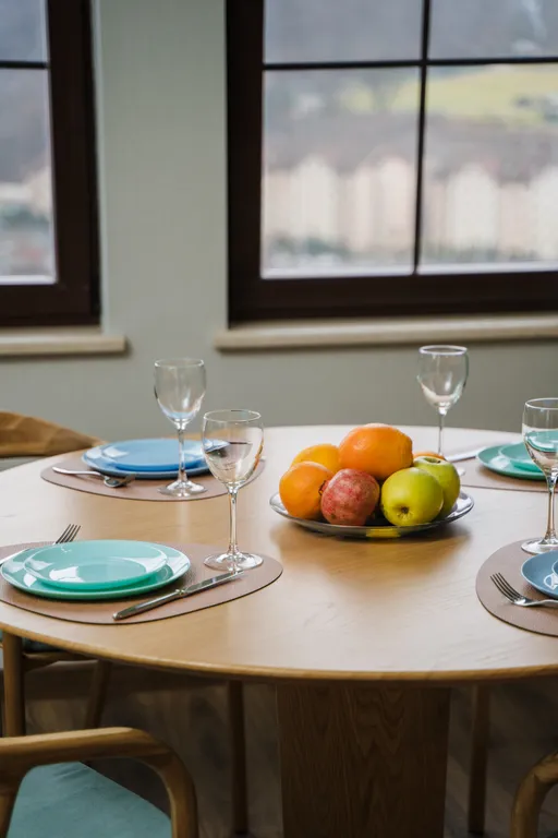 Красивый современный апартамент с 3 спальнями. Камин. Терраса. Горы.