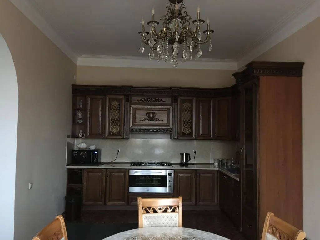 8-комнатный Дом