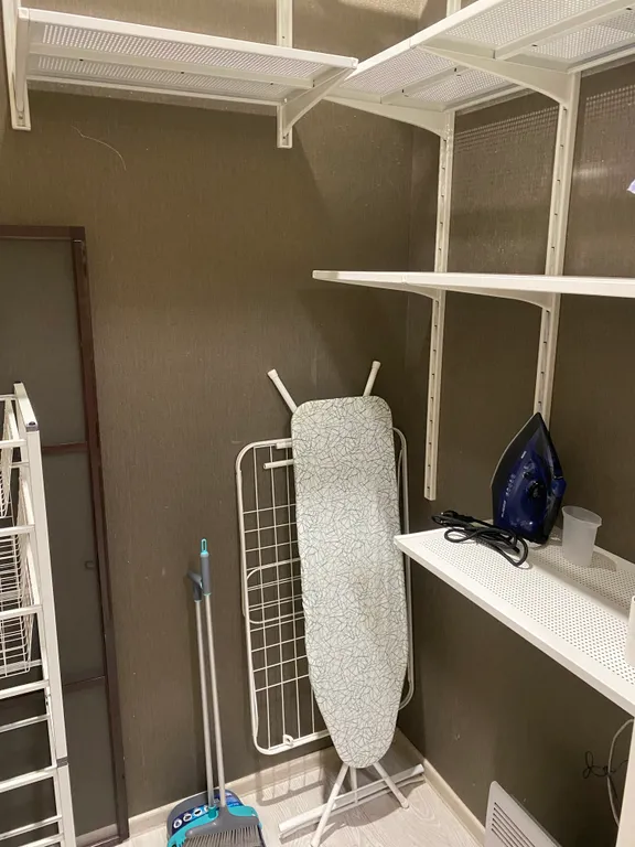 Стильная квартира с разноплановым освещением